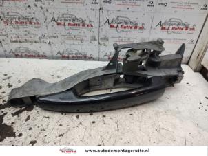 O134301 Gebruikte portiergreep 2deurs links Peugeot 207