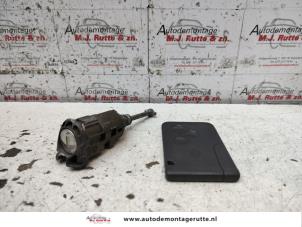 O134404 Gebruikte portierslot cilinder links Renault Megane
