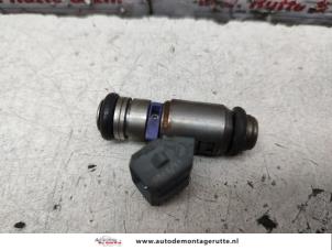 Gebruikte Injector (benzine injectie) Seat Arosa (6H1) 1.4i 16V Prijs op aanvraag aangeboden door Autodemontage M.J. Rutte B.V.