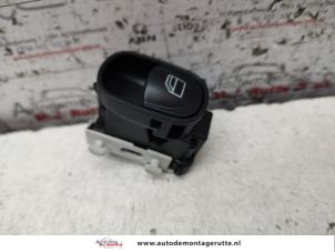 O134684 Gebruikte elektrisch raam schakelaar Mercedes CLK