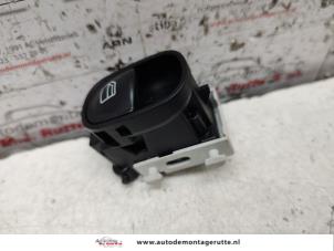 O134685 Gebruikte elektrisch raam schakelaar Mercedes CLK