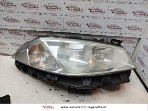 O134694 Gebruikte rechter koplamp Renault Megane