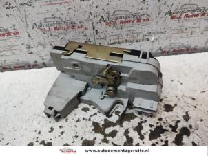 O134740 Gebruikte portierslot mechaniek 4deurs rechts-achter Peugeot 307