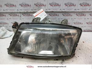 O134775 Gebruikte linker koplamp Saab 9-3