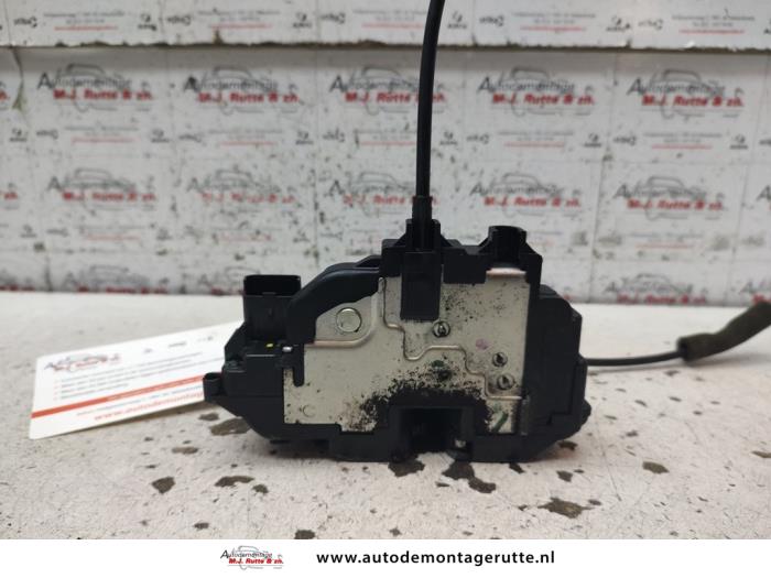 Slotmechaniek Portier 4Deurs rechts-voor van een Renault Megane III Berline (BZ) 1.6 16V 2009