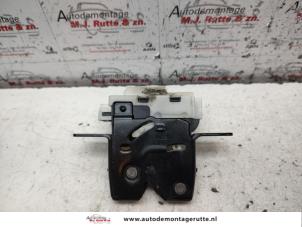 O134869 Gebruikte slotmechaniek achterklep Renault Megane