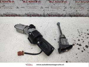 O134889 Gebruikte sleutel+contactslot Peugeot 207