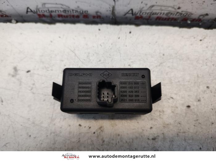 Schakelaar Paniekverlichting van een Renault Megane III Berline (BZ) 1.6 16V 2009