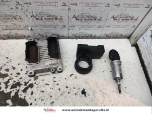 O134948 Gebruikte contactslot + computer Opel Agila