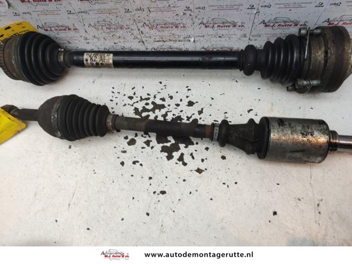 Gebruikte Aandrijfas links-voor Peugeot 106 O134978