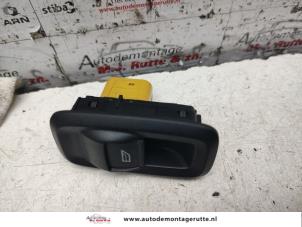 O135059 Gebruikte schakelaar elektrisch raam Ford Fiesta