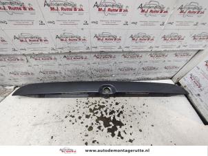 O135066 Gebruikte achterklep handgreep Opel Zafira