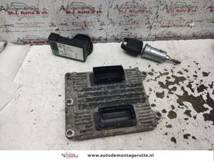 O135082 Gebruikte kontaktslot + computer Opel Zafira