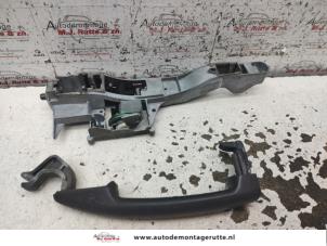 O135269 Gebruikte portiergreep 2deurs links Citroen Berlingo