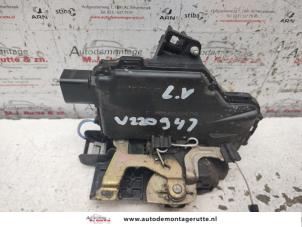 O135276 Gebruikte portierslot mechaniek 2deurs links Volkswagen Golf