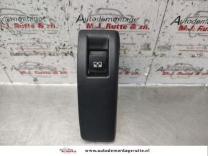 O135397 Gebruikte schakelaar elektrisch raam Toyota Avensis
