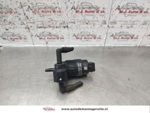 O135426 Gebruikte ruitensproeierpomp voor Opel Corsa