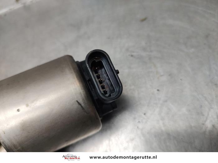 EGR Klep van een Opel Astra G (F07) 1.8 16V 2000