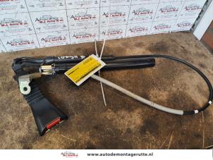 O135722 Gebruikte veiligheidsgordel insteek rechts-voor Opel Corsa