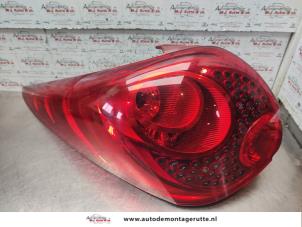 O135826 Gebruikte achterlicht links Peugeot 207