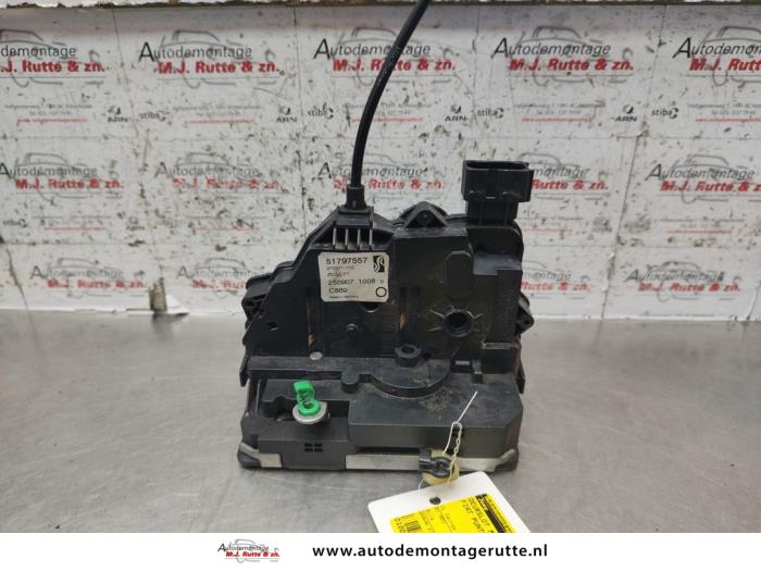 Gebruikte Deurslot Mechaniek 4Deurs links-voor Fiat Punto Grande O135930