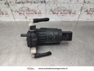 O135943 Gebruikte ruitensproeierpomp voor Volkswagen Touran