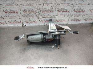 O136018 Gebruikte motor ruitenwisser achter Nissan Almera