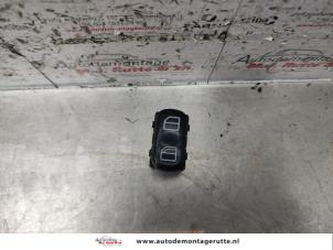 Gebruikte Ruit schakelaar elektrisch Mercedes Vaneo (W414) 1.7 CDI 16V Prijs op aanvraag aangeboden door Autodemontage M.J. Rutte B.V.
