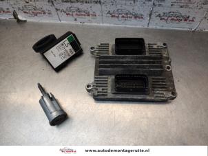 O136178 Gebruikte kontaktslot + computer Opel Astra