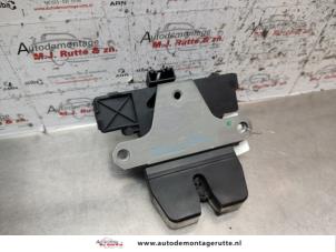 O136238 Gebruikte slotmechaniek achterklep Volvo V50