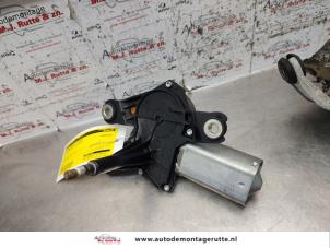 O136255 Gebruikte motor ruitenwisser achter Nissan Primera