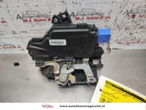 O136292 Gebruikte deurslot mechaniek 4deurs rechts-voor Skoda Fabia