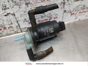 O136326 Gebruikte ruitensproeierpomp voor Opel Corsa
