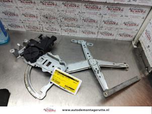 O136329 Gebruikte ruitmechaniek 2deurs links-voor Opel Corsa