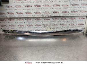 O136361 Gebruikte handgreep achterklep Opel Astra
