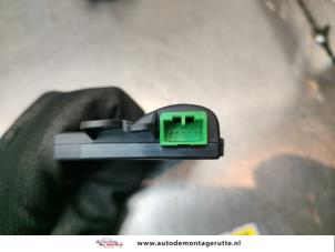 Kontaktslot + computer van een Volvo V50 (MW) 1.6 D 16V 2006