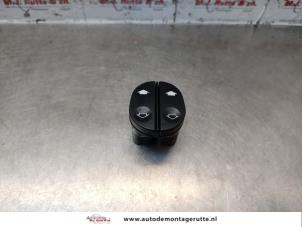 O136516 Gebruikte combischakelaar ramen Ford KA
