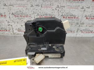 O136564 Gebruikte deurslot mechaniek 4deurs rechts-voor Rover 75