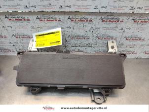 O136661 Gebruikte knie airbag links Toyota IQ