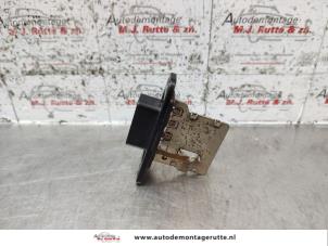 O136696 Gebruikte kachel weerstand Toyota IQ