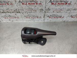 O136699 Gebruikte deurgreep 2deurs links Toyota IQ
