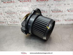 O136700 Gebruikte aanjager Toyota IQ