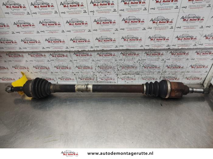 Homokineetas rechts-voor van een Peugeot 207 SW (WE/WU) 1.4 16V Vti 2010