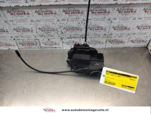 O136810 Gebruikte portierslot mechaniek 4deurs rechts-achter Renault Modus