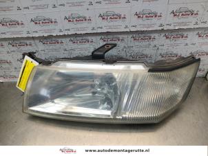 O136878 Gebruikte koplamp links Mitsubishi Space Wagon