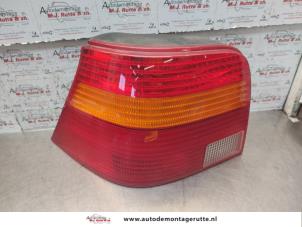 O136885 Gebruikte achterlicht links Volkswagen Golf