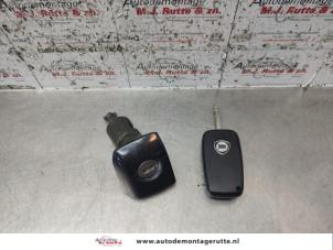 O136976 Gebruikte portierslot cilinder links Lancia Musa