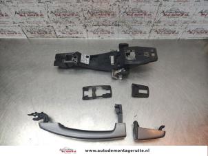 O137015 Gebruikte deurgreep 4deurs rechts-achter Landrover Discovery