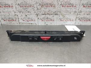 O137016 Gebruikte schakelaar paniekverlichting Landrover Discovery