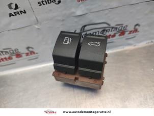 O137053 Gebruikte schakelaar achterklep Volkswagen Passat